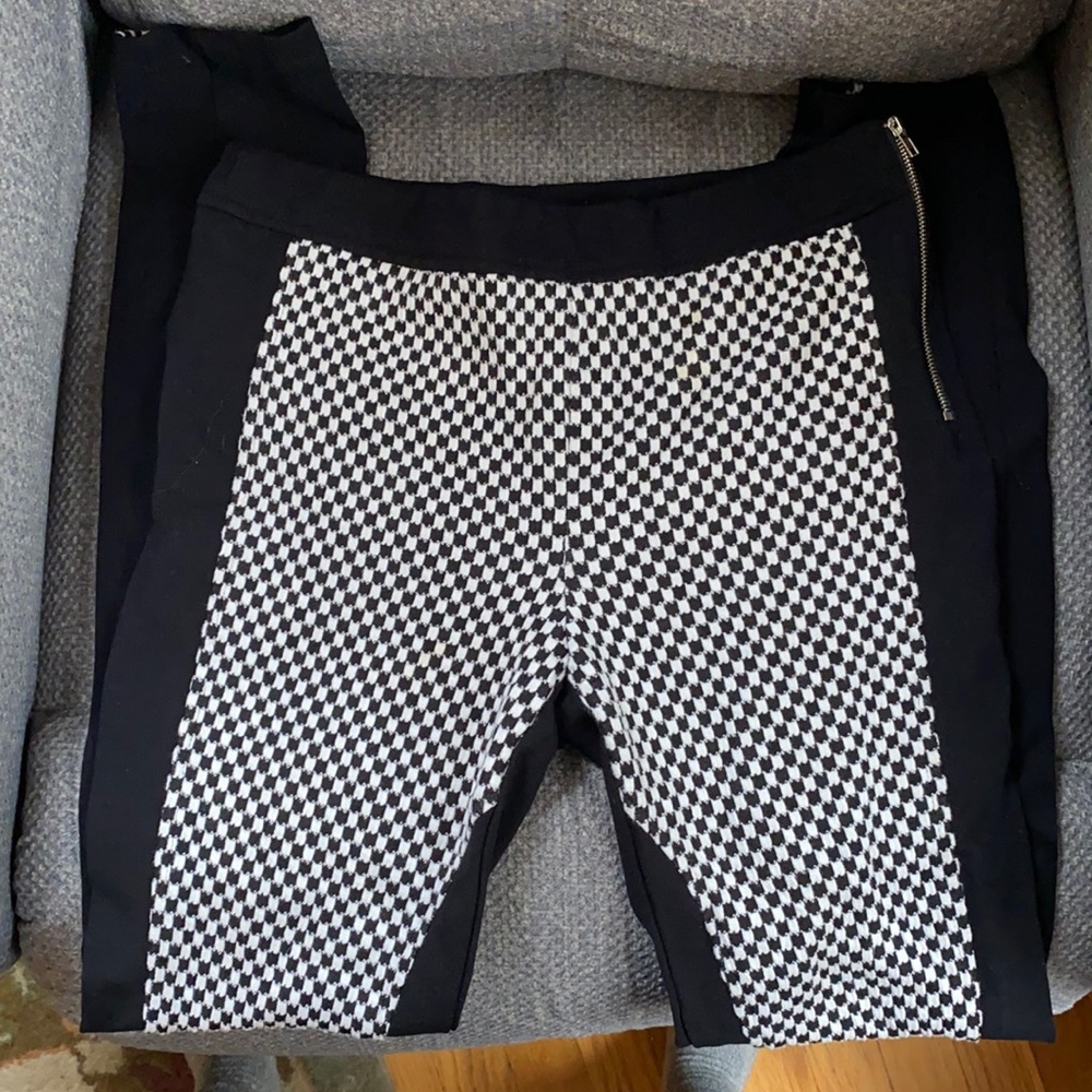 Romeo and Juliet Couture leggings